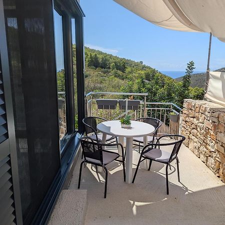 コミジャ Rural House Pikola With Sea View On Vis Islandヴィラ エクステリア 写真